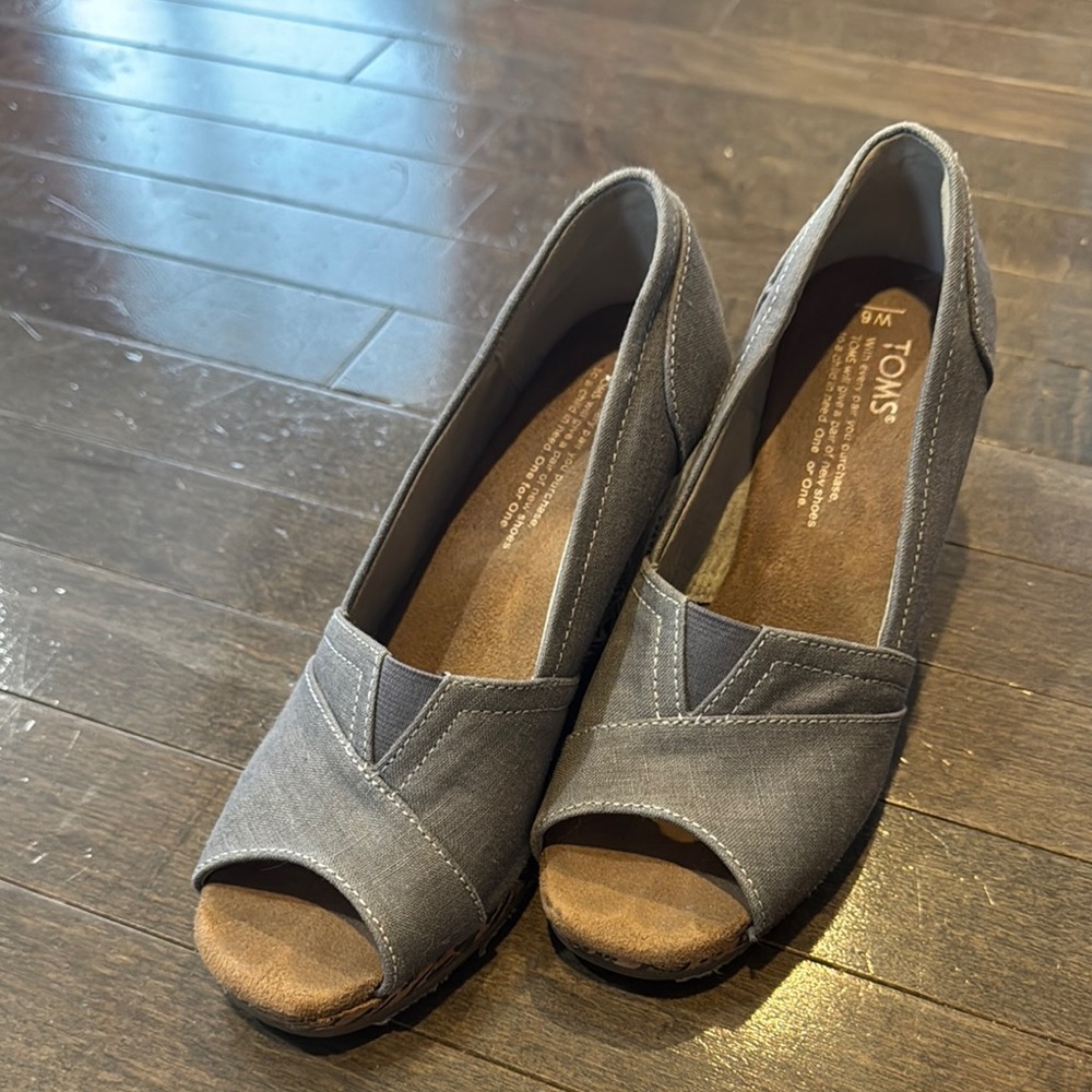 TOMS Women's Peep-Toe Wedge